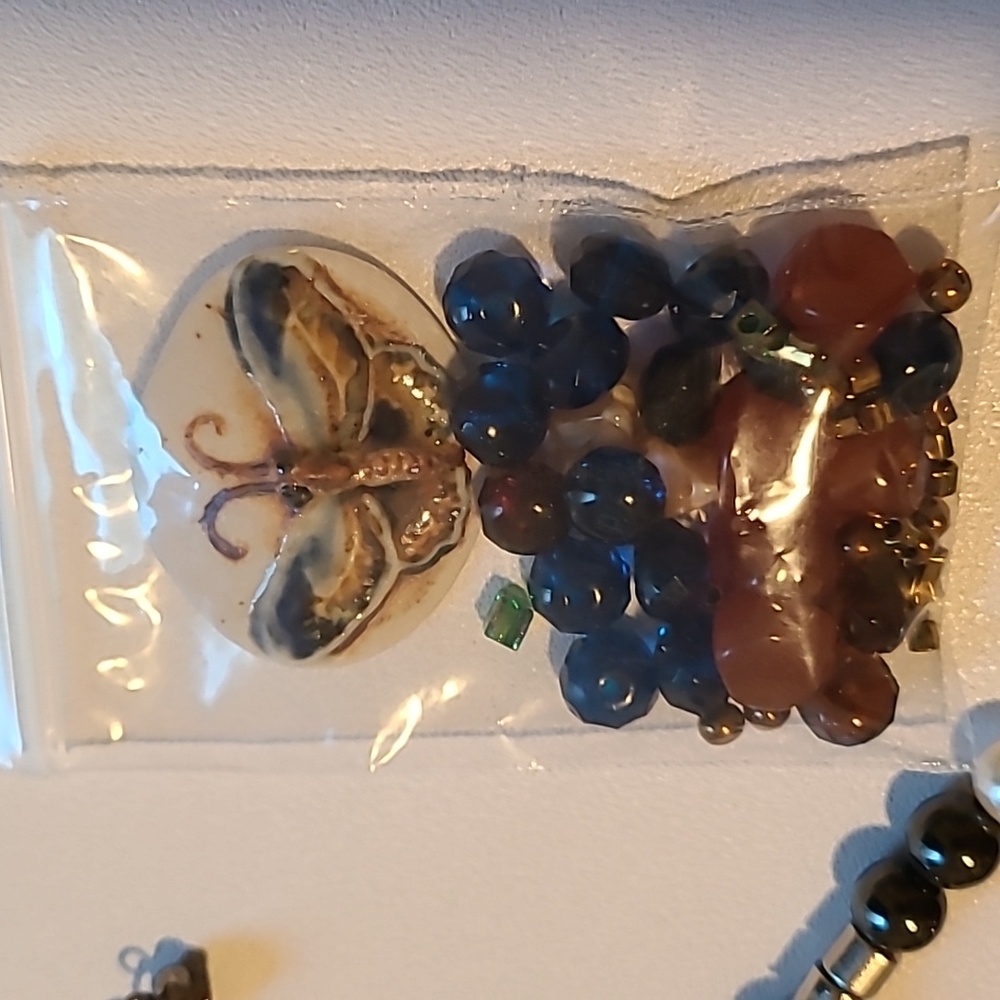 Jewlery and Craft Beads Bundle, Beads, and Necklaces - Picture 4 of 16